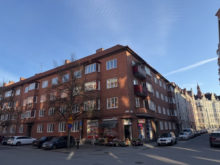 Varsam takomläggning i Malmö: Morneon Fasad hjälper Brf Hollywood