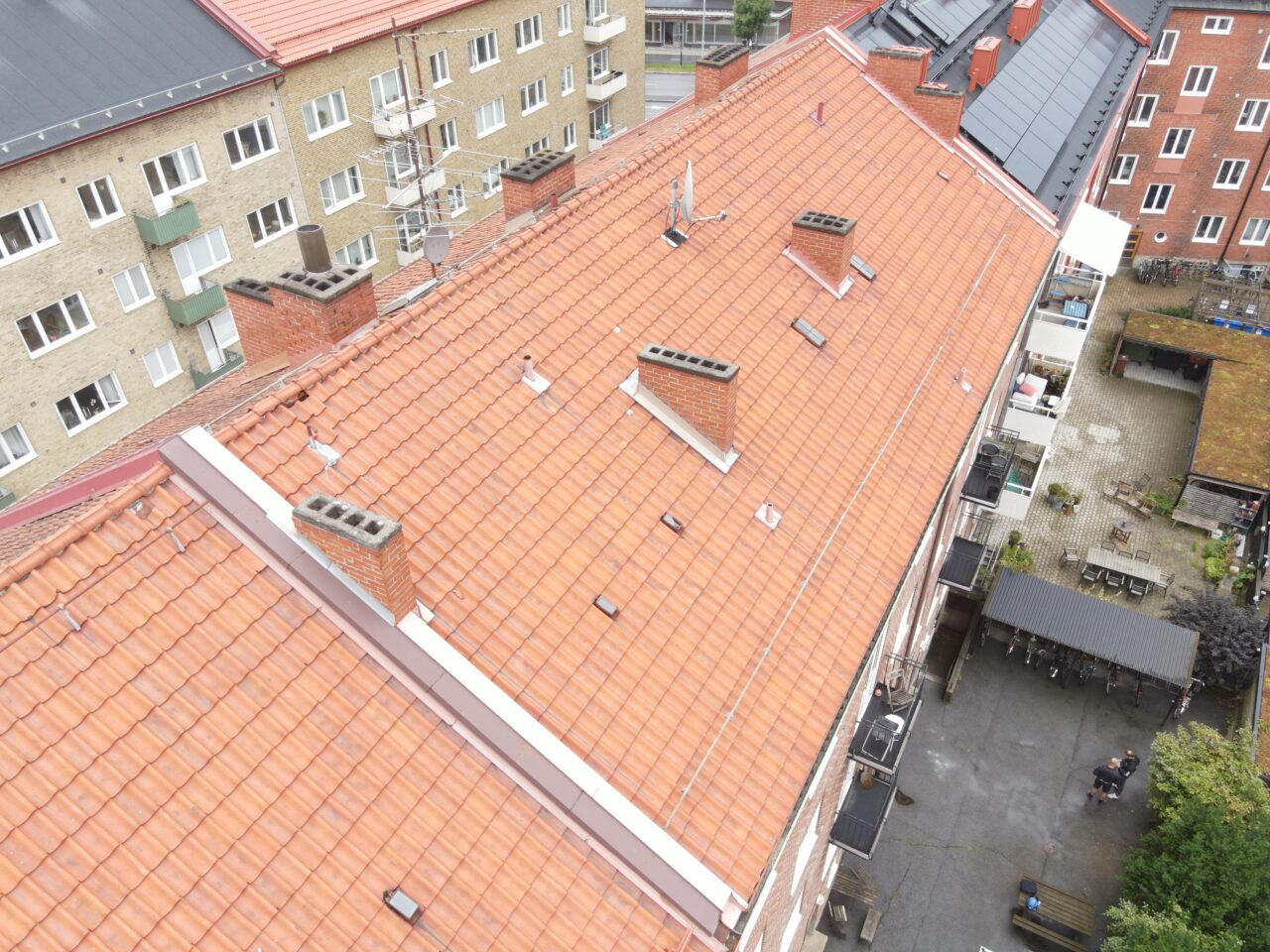 Taket på Åhusgatan 3 i Malmö fotograferat med drönare i kalkylskedet